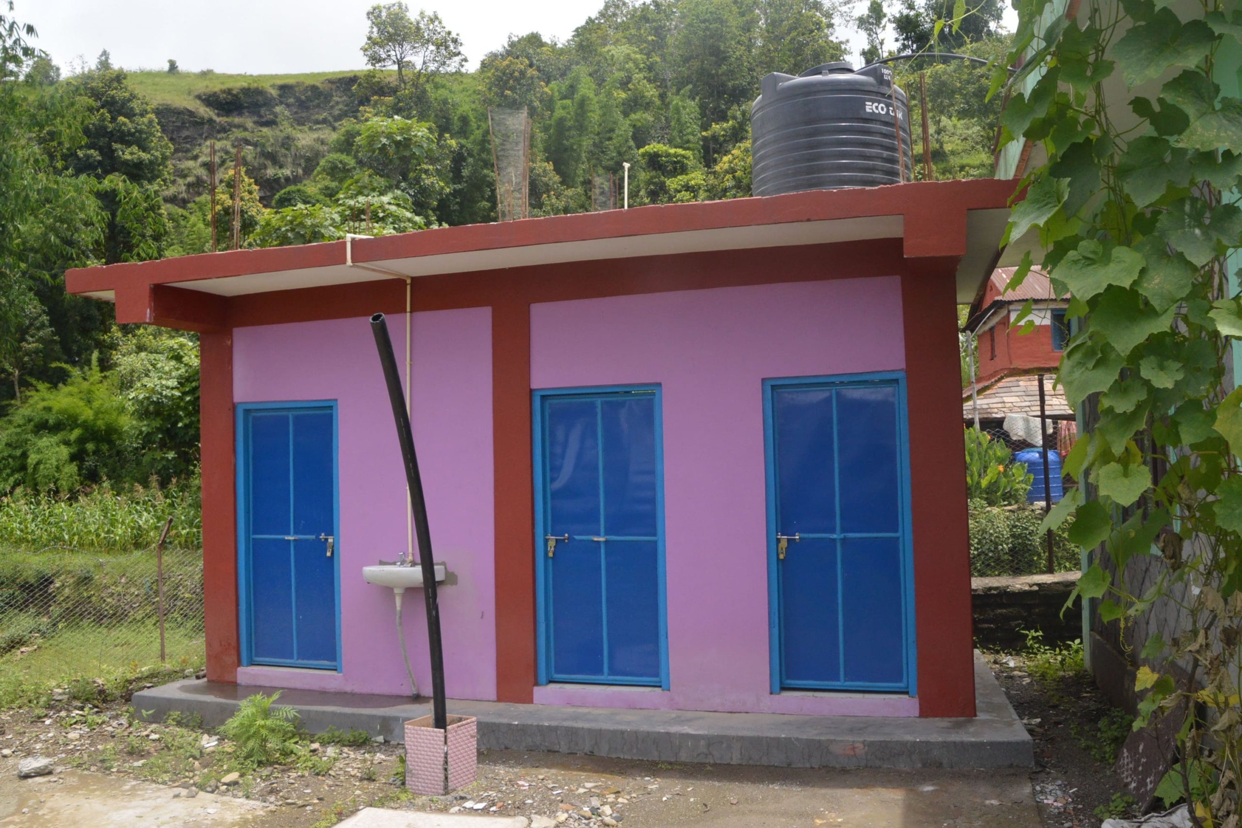 Read more about the article Sanitair complex en omheining – 2016